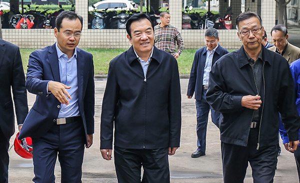 ֣�����˴�ί�����ΰ׺�ս�����Ӳ�֣���ɷ�